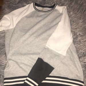 Gray/White/Black pullover sweater